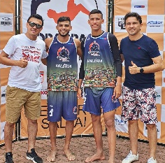 Jovens praticando esporte na Arena Rosário